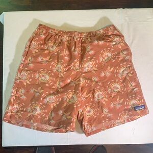 Men’s Patagonia Orange graphic shorts Swim Trunks Size Medium